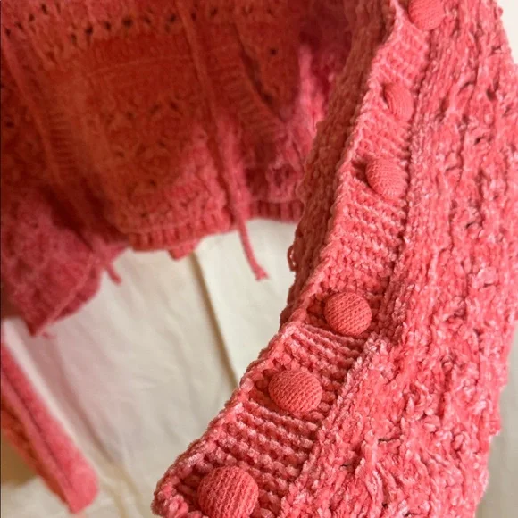POL Open-Knit V-Neck Cropped Sweater in Coral - Picture 5 of 5